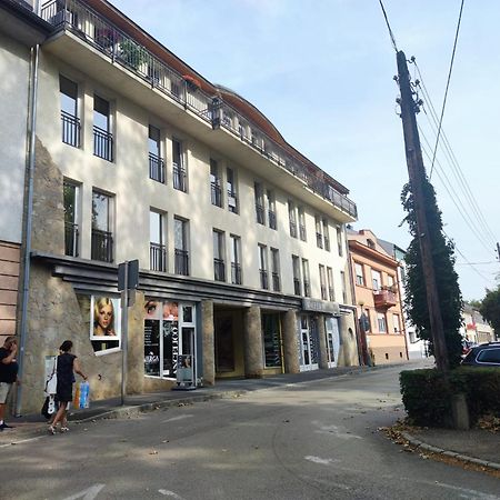 Room In The City 2 Sopron Bagian luar foto