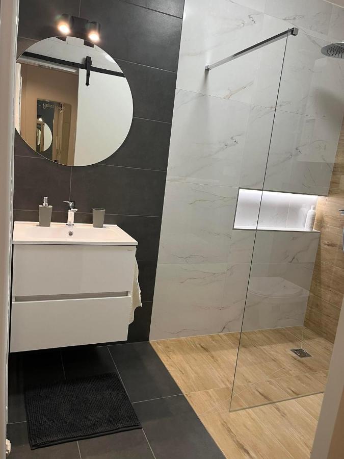 Room In The City 2 Sopron Bagian luar foto